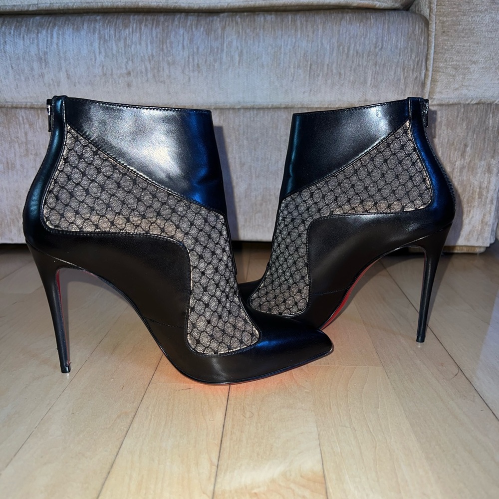 Christian Louboutin Papillonboot 100. Size 37.5